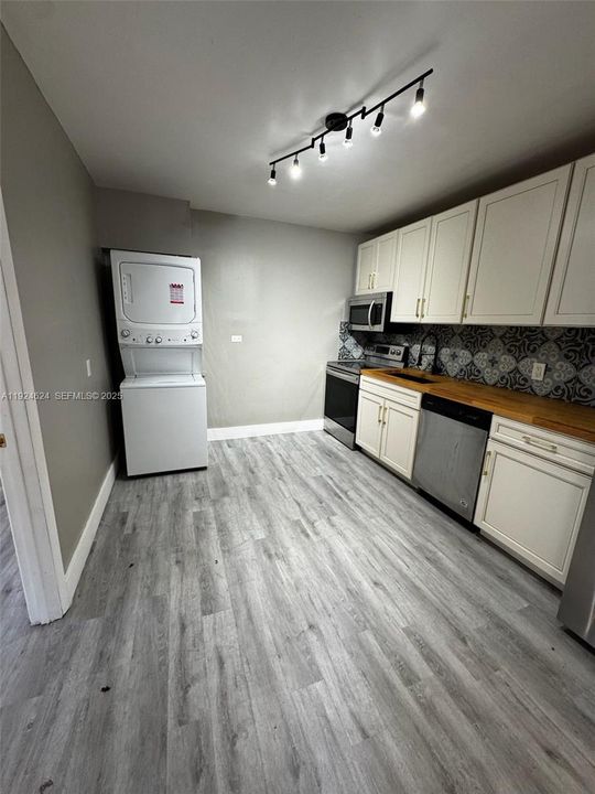For Rent: $2,400 (2 beds, 1 baths, 0 Square Feet)