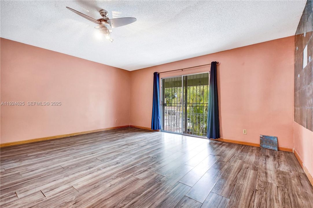 For Sale: $405,000 (2 beds, 2 baths, 1498 Square Feet)