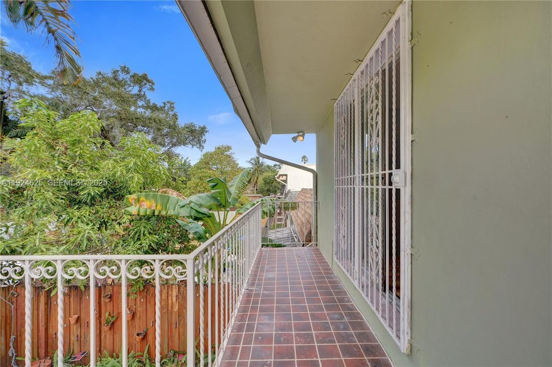For Sale: $405,000 (2 beds, 2 baths, 1498 Square Feet)