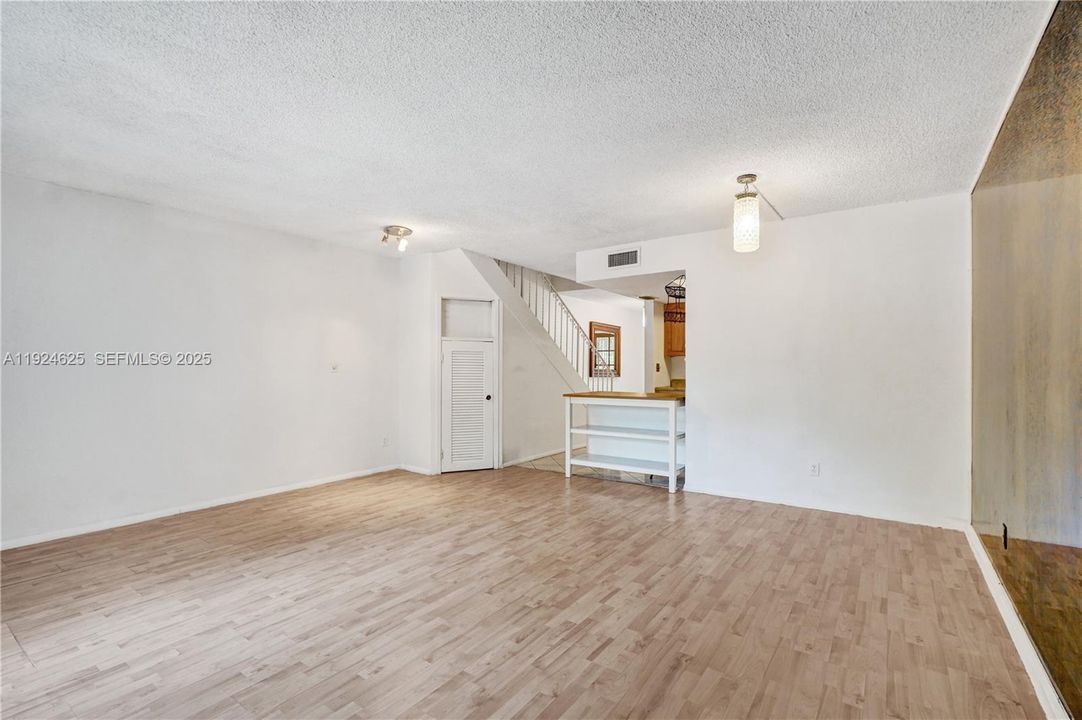 For Sale: $405,000 (2 beds, 2 baths, 1498 Square Feet)
