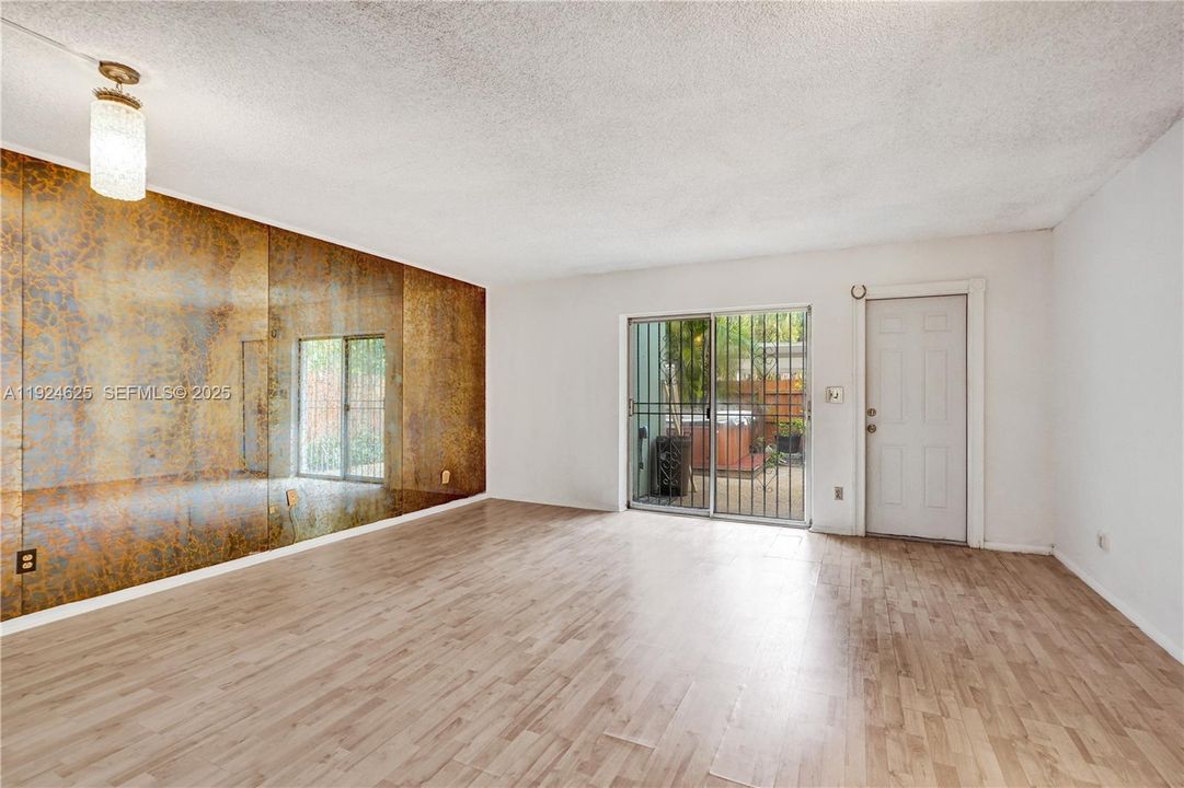 For Sale: $405,000 (2 beds, 2 baths, 1498 Square Feet)