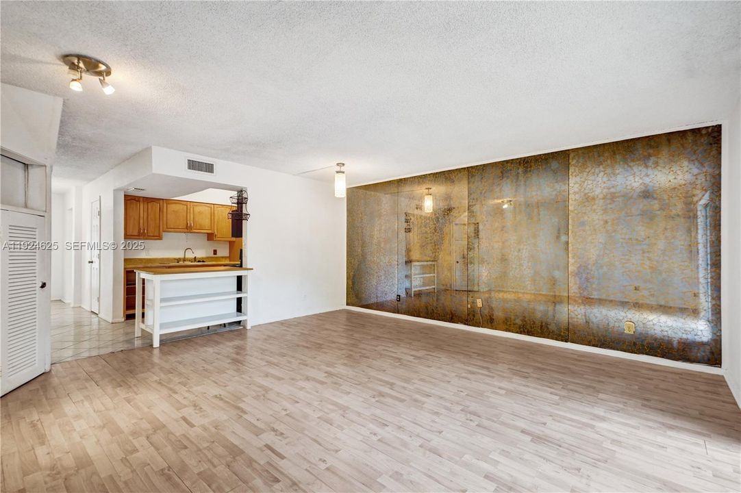 For Sale: $405,000 (2 beds, 2 baths, 1498 Square Feet)