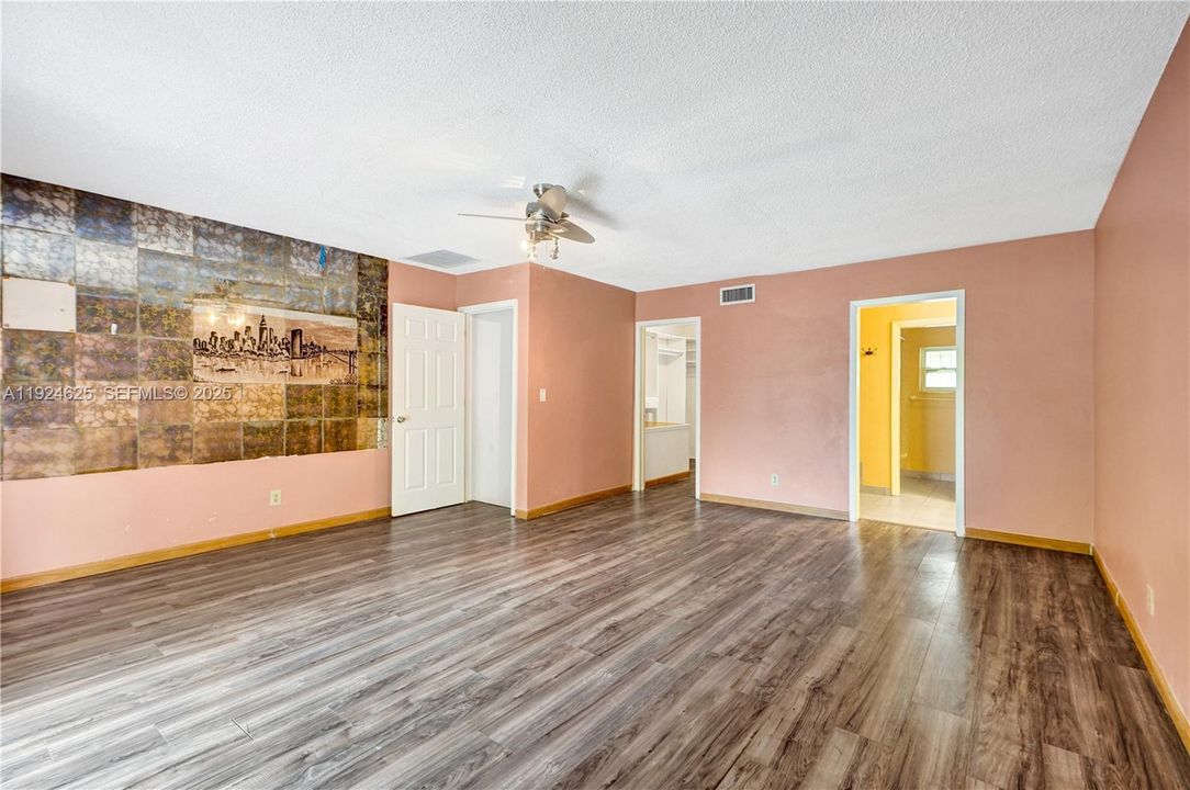 For Sale: $405,000 (2 beds, 2 baths, 1498 Square Feet)