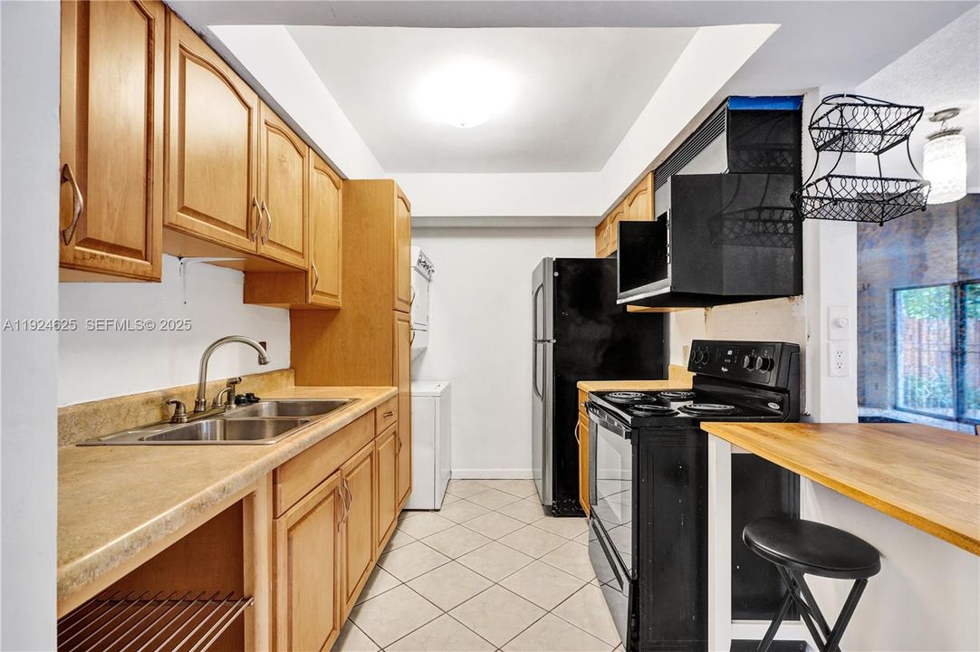 For Sale: $405,000 (2 beds, 2 baths, 1498 Square Feet)