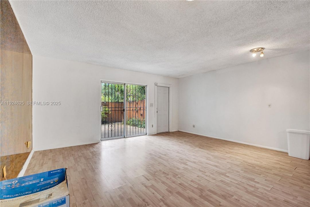 For Sale: $405,000 (2 beds, 2 baths, 1498 Square Feet)