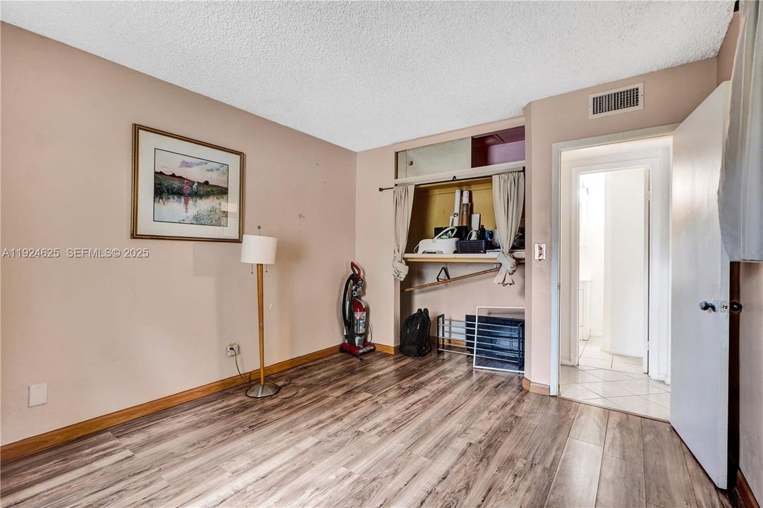 For Sale: $405,000 (2 beds, 2 baths, 1498 Square Feet)