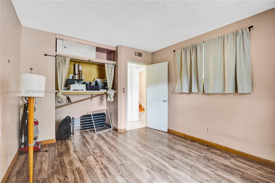 For Sale: $405,000 (2 beds, 2 baths, 1498 Square Feet)