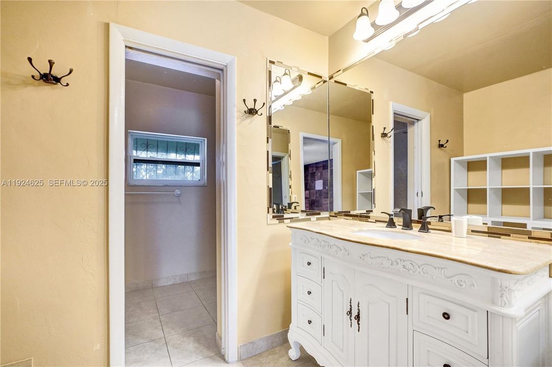 For Sale: $405,000 (2 beds, 2 baths, 1498 Square Feet)