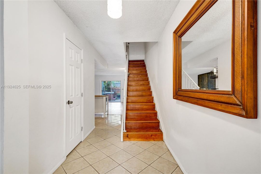 For Sale: $405,000 (2 beds, 2 baths, 1498 Square Feet)