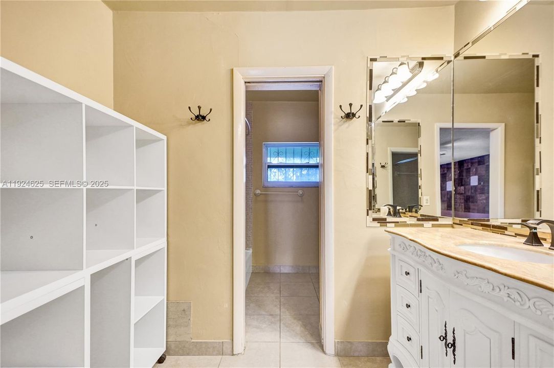 For Sale: $405,000 (2 beds, 2 baths, 1498 Square Feet)
