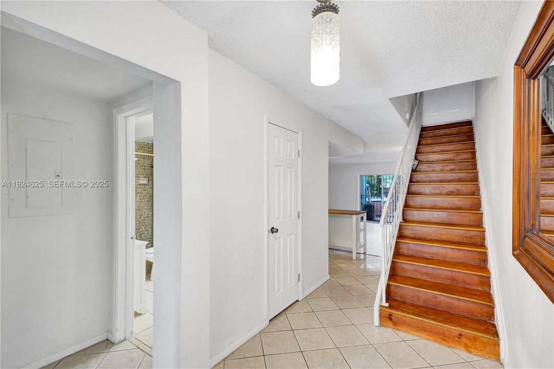 For Sale: $405,000 (2 beds, 2 baths, 1498 Square Feet)