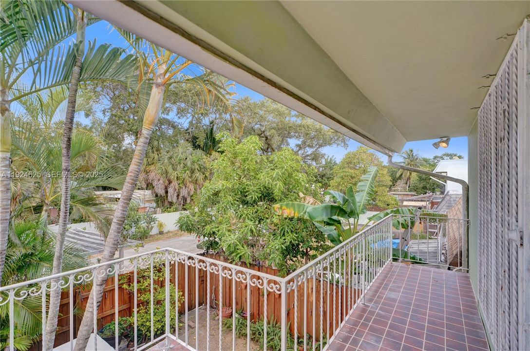 For Sale: $405,000 (2 beds, 2 baths, 1498 Square Feet)