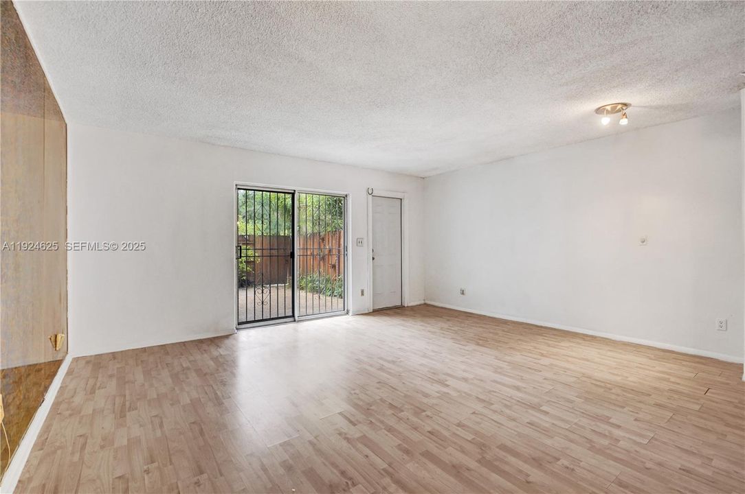 For Sale: $405,000 (2 beds, 2 baths, 1498 Square Feet)