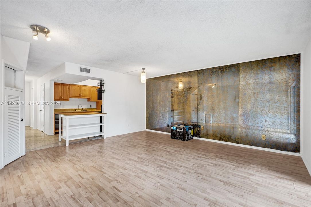For Sale: $405,000 (2 beds, 2 baths, 1498 Square Feet)