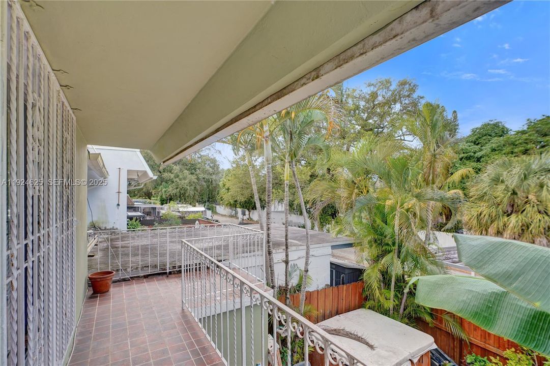 For Sale: $405,000 (2 beds, 2 baths, 1498 Square Feet)