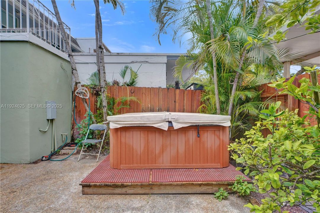 For Sale: $405,000 (2 beds, 2 baths, 1498 Square Feet)