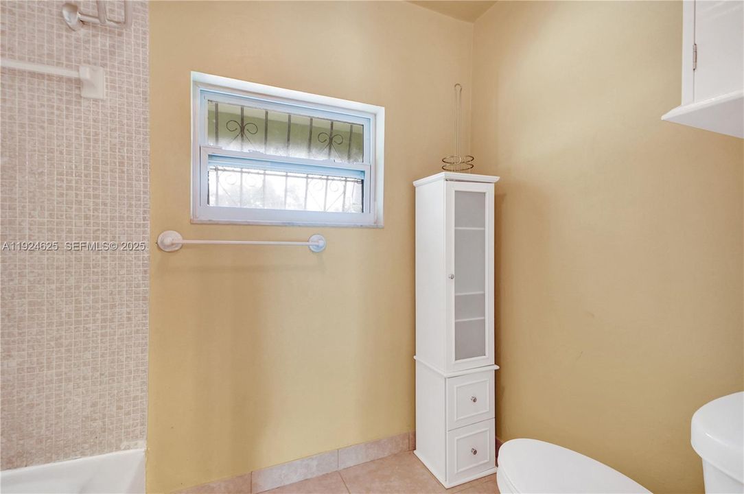 For Sale: $405,000 (2 beds, 2 baths, 1498 Square Feet)