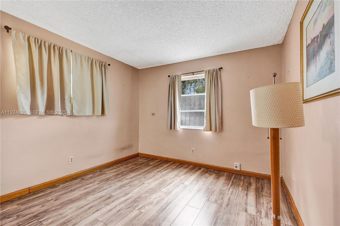 For Sale: $405,000 (2 beds, 2 baths, 1498 Square Feet)