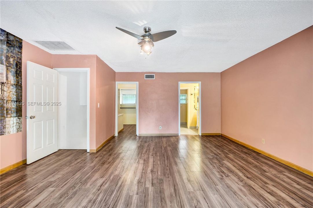 For Sale: $405,000 (2 beds, 2 baths, 1498 Square Feet)