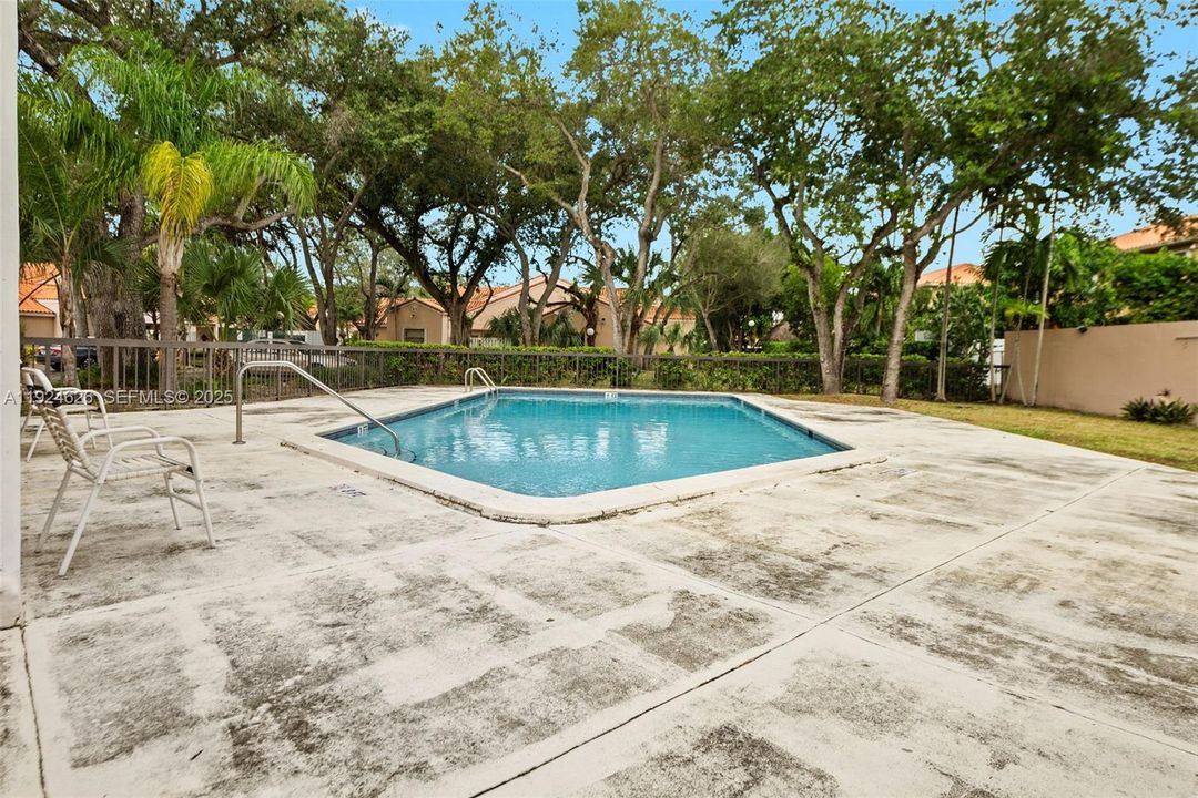 For Rent: $2,375 (2 beds, 2 baths, 965 Square Feet)