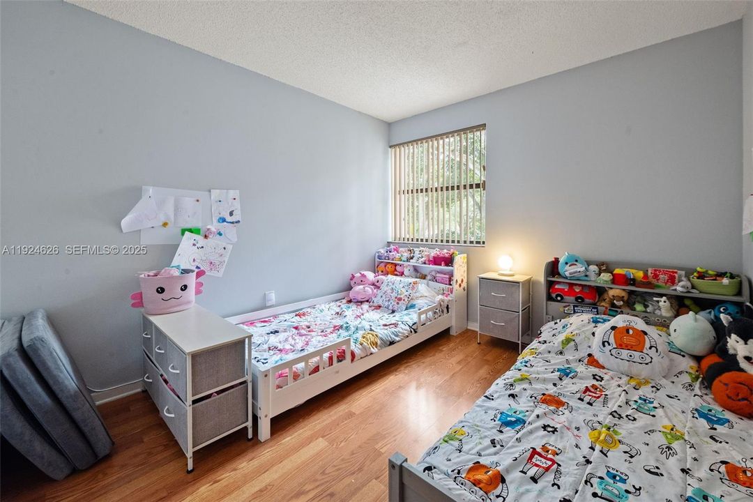 For Rent: $2,375 (2 beds, 2 baths, 965 Square Feet)