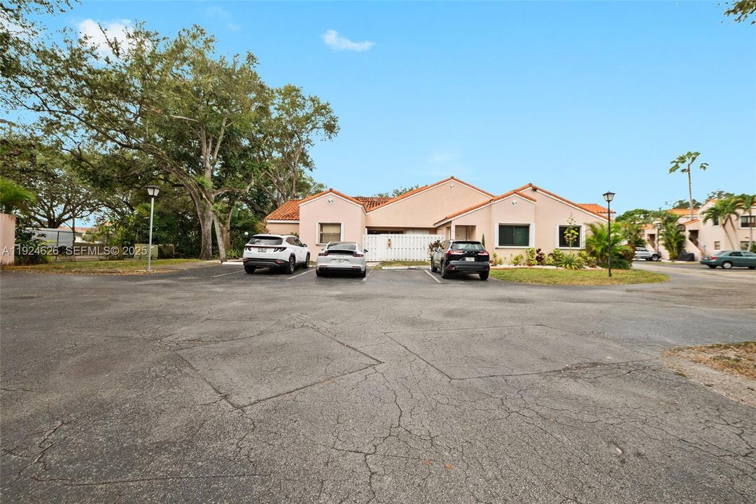 For Rent: $2,375 (2 beds, 2 baths, 965 Square Feet)