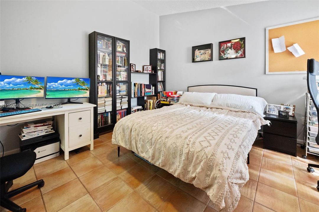 For Rent: $2,375 (2 beds, 2 baths, 965 Square Feet)