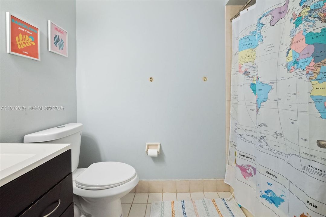 For Rent: $2,375 (2 beds, 2 baths, 965 Square Feet)