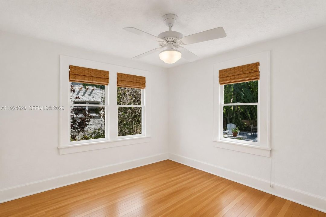 For Sale: $997,000 (2 beds, 1 baths, 1073 Square Feet)