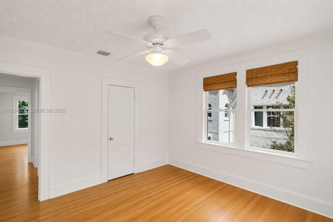 For Sale: $997,000 (2 beds, 1 baths, 1073 Square Feet)