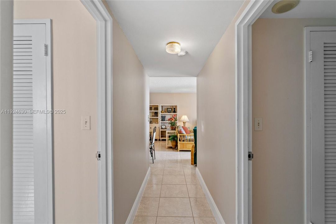 For Sale: $299,500 (2 beds, 2 baths, 1400 Square Feet)