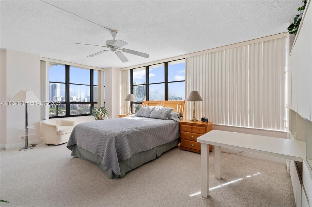 For Sale: $299,500 (2 beds, 2 baths, 1400 Square Feet)