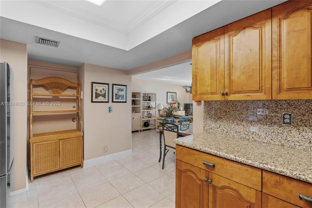 For Sale: $299,500 (2 beds, 2 baths, 1400 Square Feet)