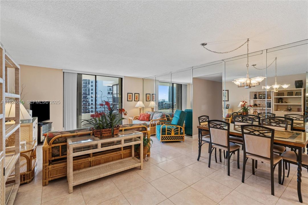 For Sale: $299,500 (2 beds, 2 baths, 1400 Square Feet)