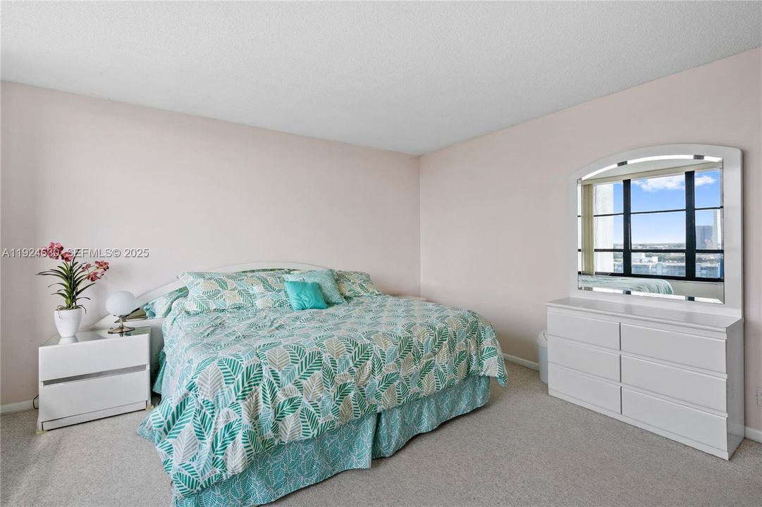 For Sale: $299,500 (2 beds, 2 baths, 1400 Square Feet)