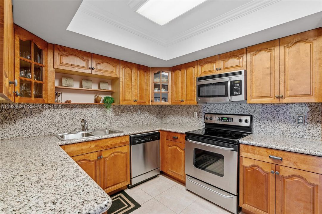 For Sale: $299,500 (2 beds, 2 baths, 1400 Square Feet)
