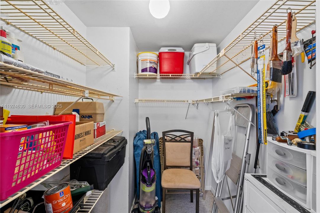 For Sale: $299,500 (2 beds, 2 baths, 1400 Square Feet)