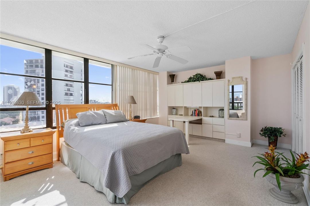 For Sale: $299,500 (2 beds, 2 baths, 1400 Square Feet)