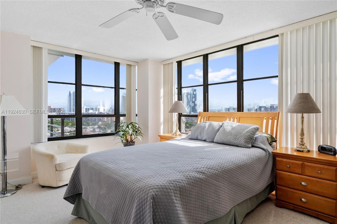 For Sale: $299,500 (2 beds, 2 baths, 1400 Square Feet)