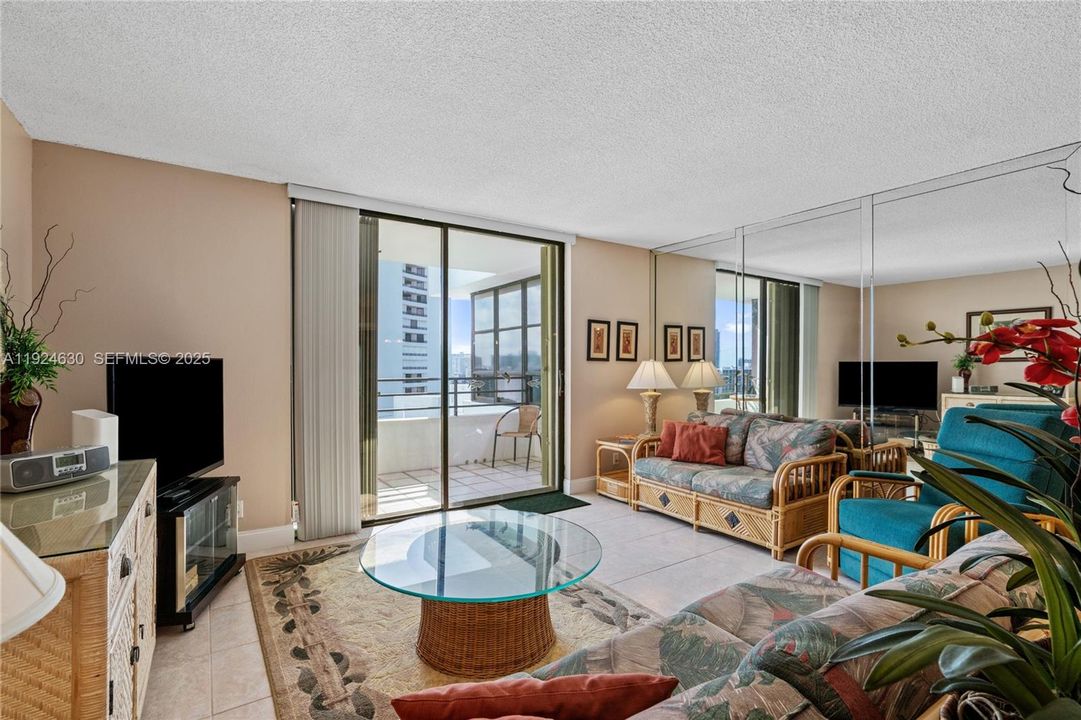 For Sale: $299,500 (2 beds, 2 baths, 1400 Square Feet)