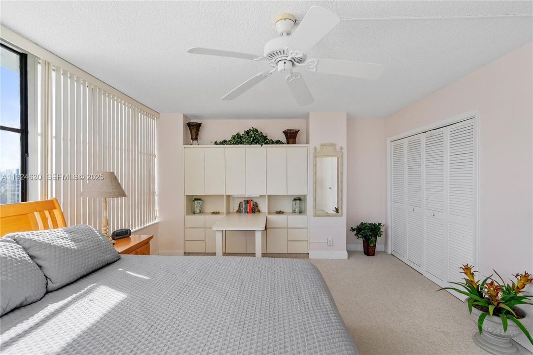 For Sale: $299,500 (2 beds, 2 baths, 1400 Square Feet)