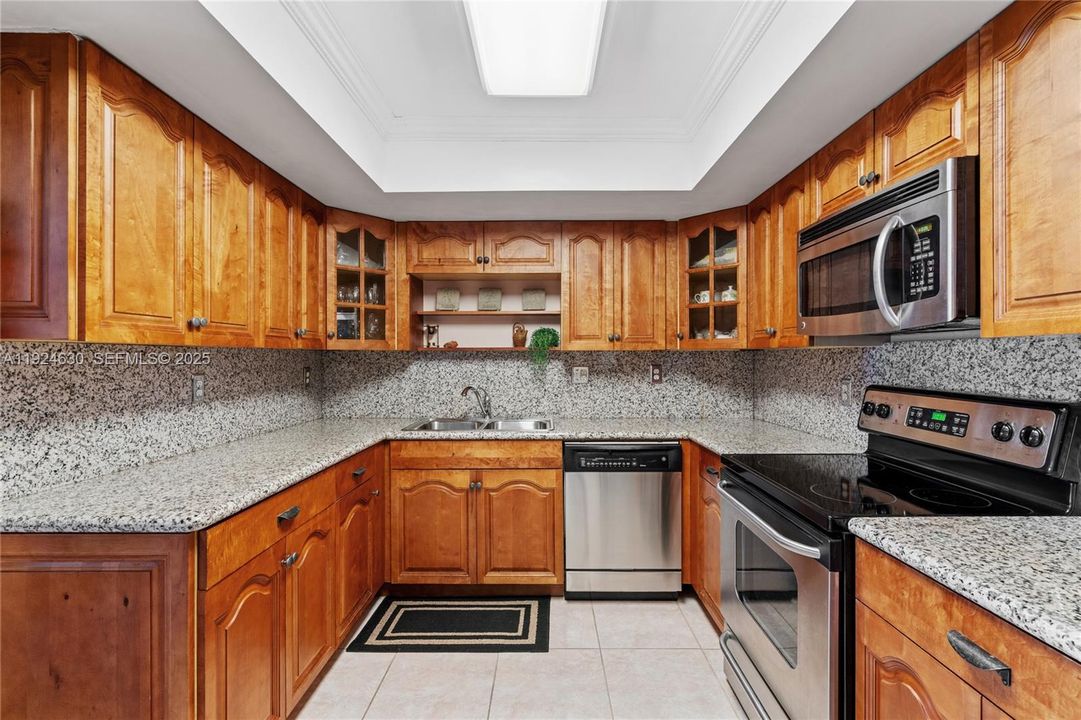 For Sale: $299,500 (2 beds, 2 baths, 1400 Square Feet)