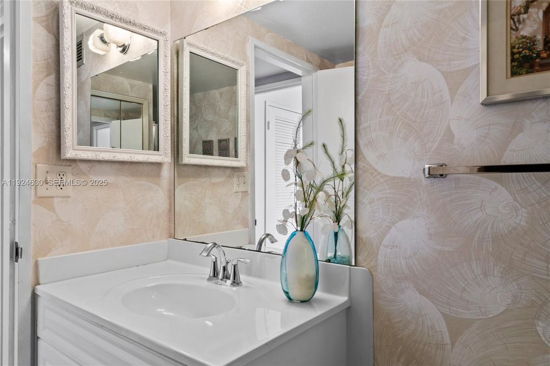 For Sale: $299,500 (2 beds, 2 baths, 1400 Square Feet)