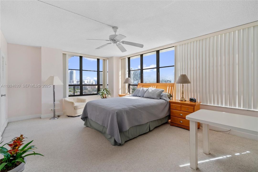 For Sale: $299,500 (2 beds, 2 baths, 1400 Square Feet)