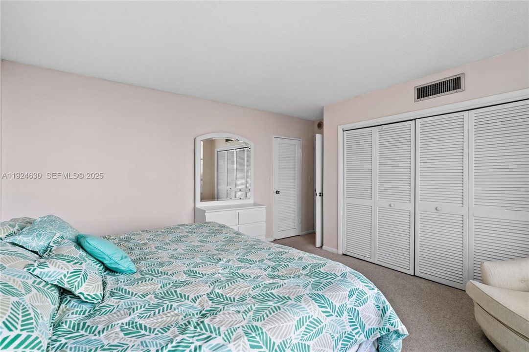 For Sale: $299,500 (2 beds, 2 baths, 1400 Square Feet)