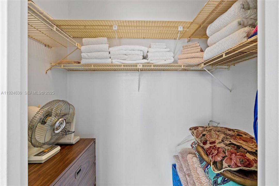 For Sale: $299,500 (2 beds, 2 baths, 1400 Square Feet)