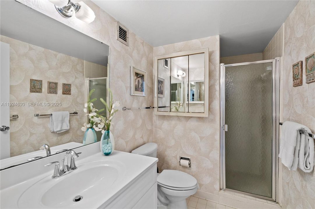 For Sale: $299,500 (2 beds, 2 baths, 1400 Square Feet)