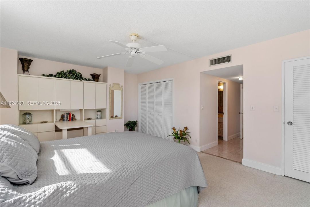 For Sale: $299,500 (2 beds, 2 baths, 1400 Square Feet)