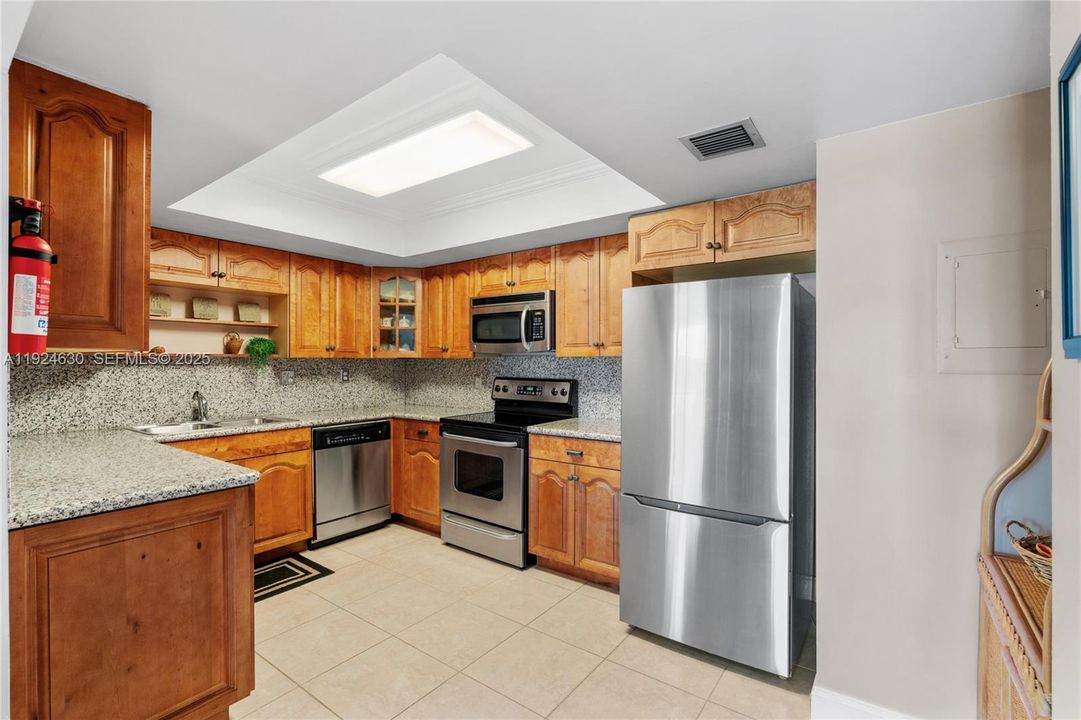 For Sale: $299,500 (2 beds, 2 baths, 1400 Square Feet)