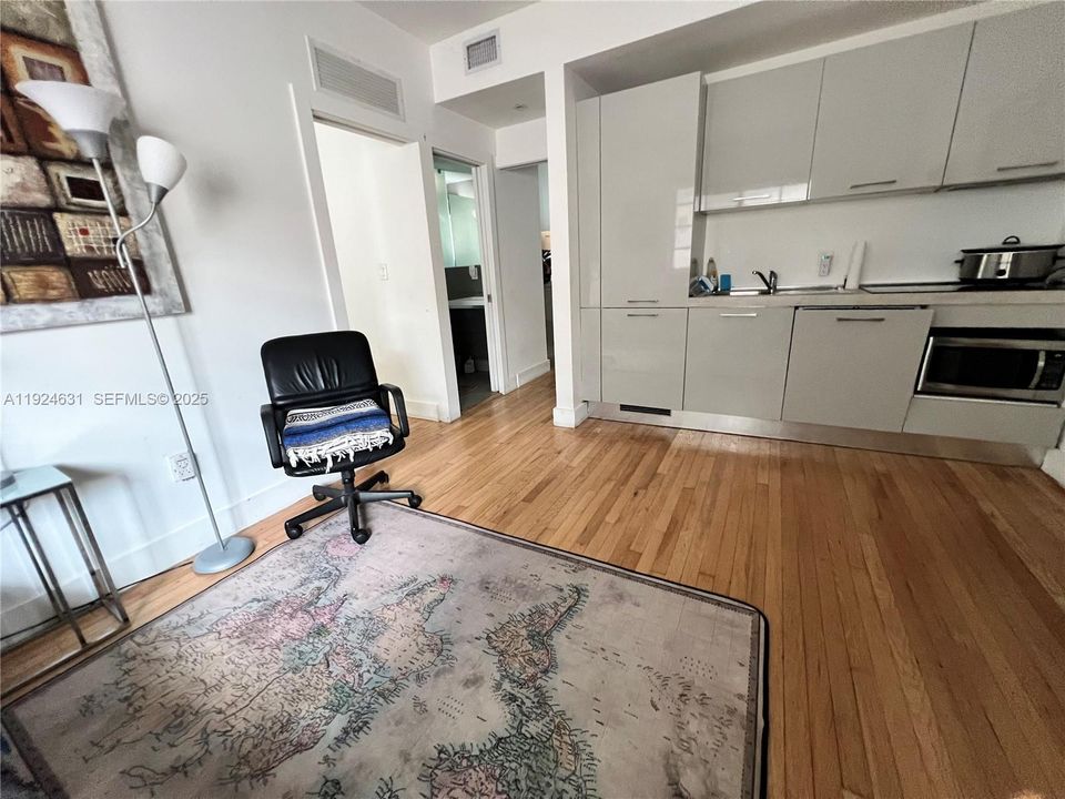 For Rent: $2,800 (2 beds, 2 baths, 643 Square Feet)